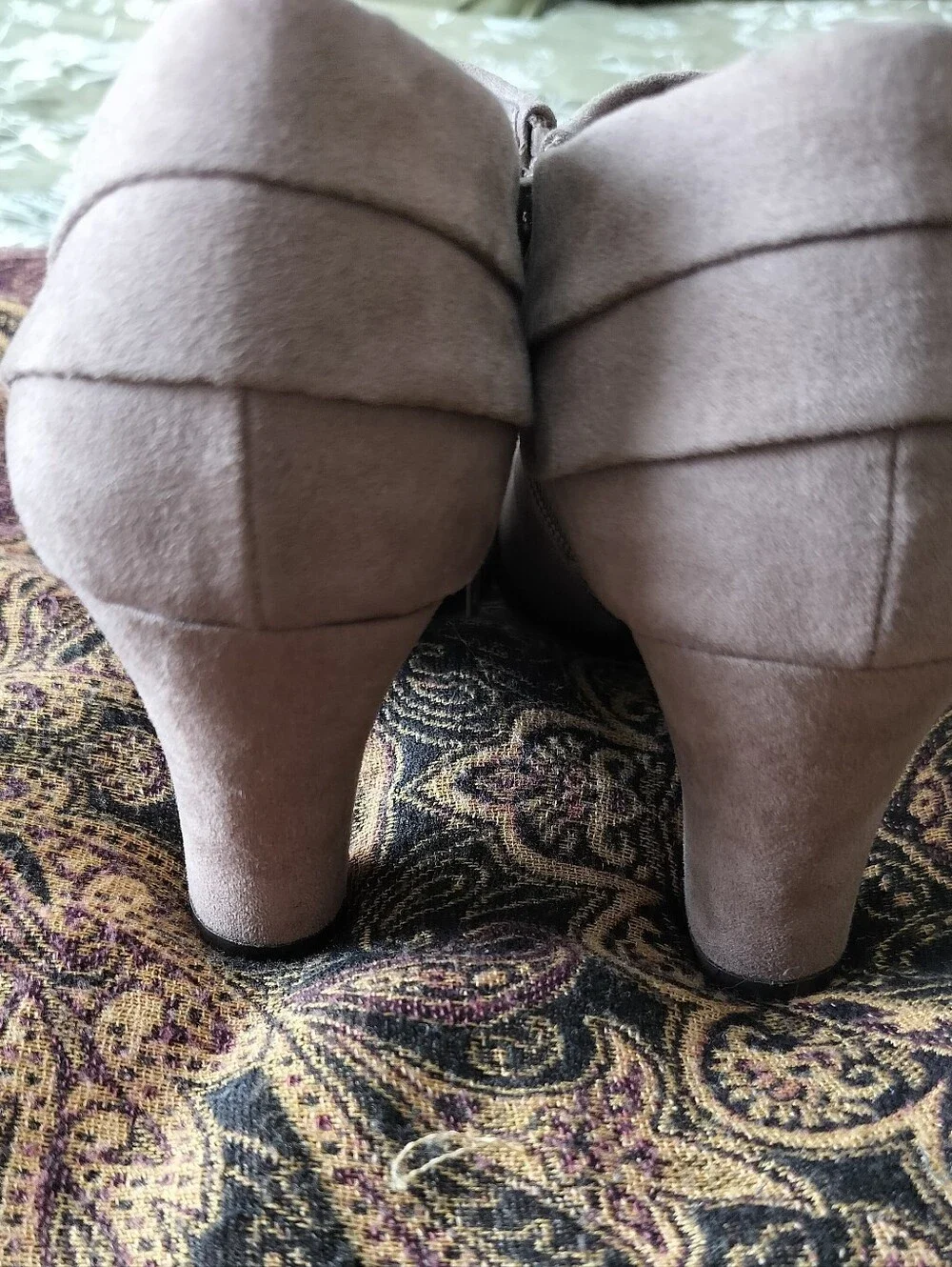 Aerosoles Women's 7 Heelrest Taupe Faux Suede Ankle Boots Booties